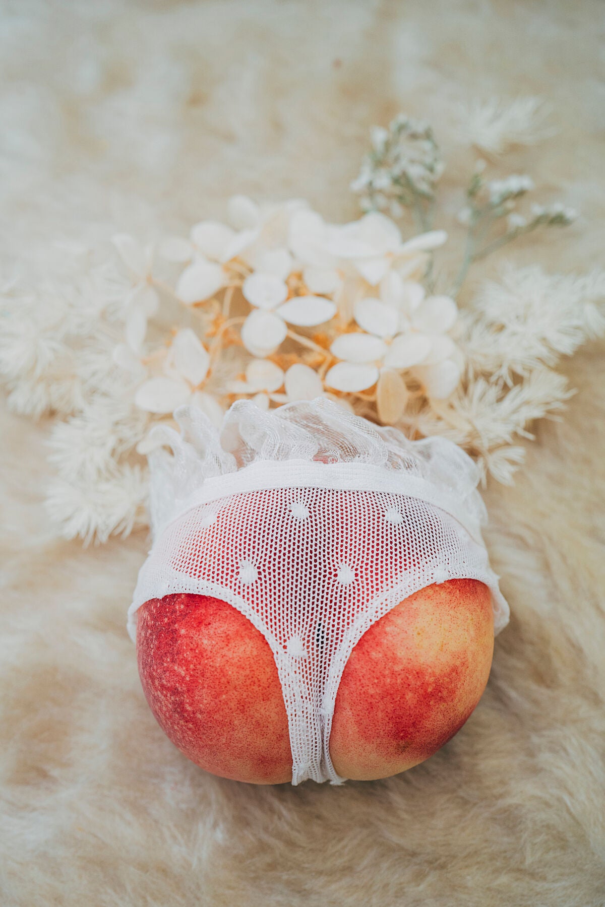 Peach Bum / Mono White